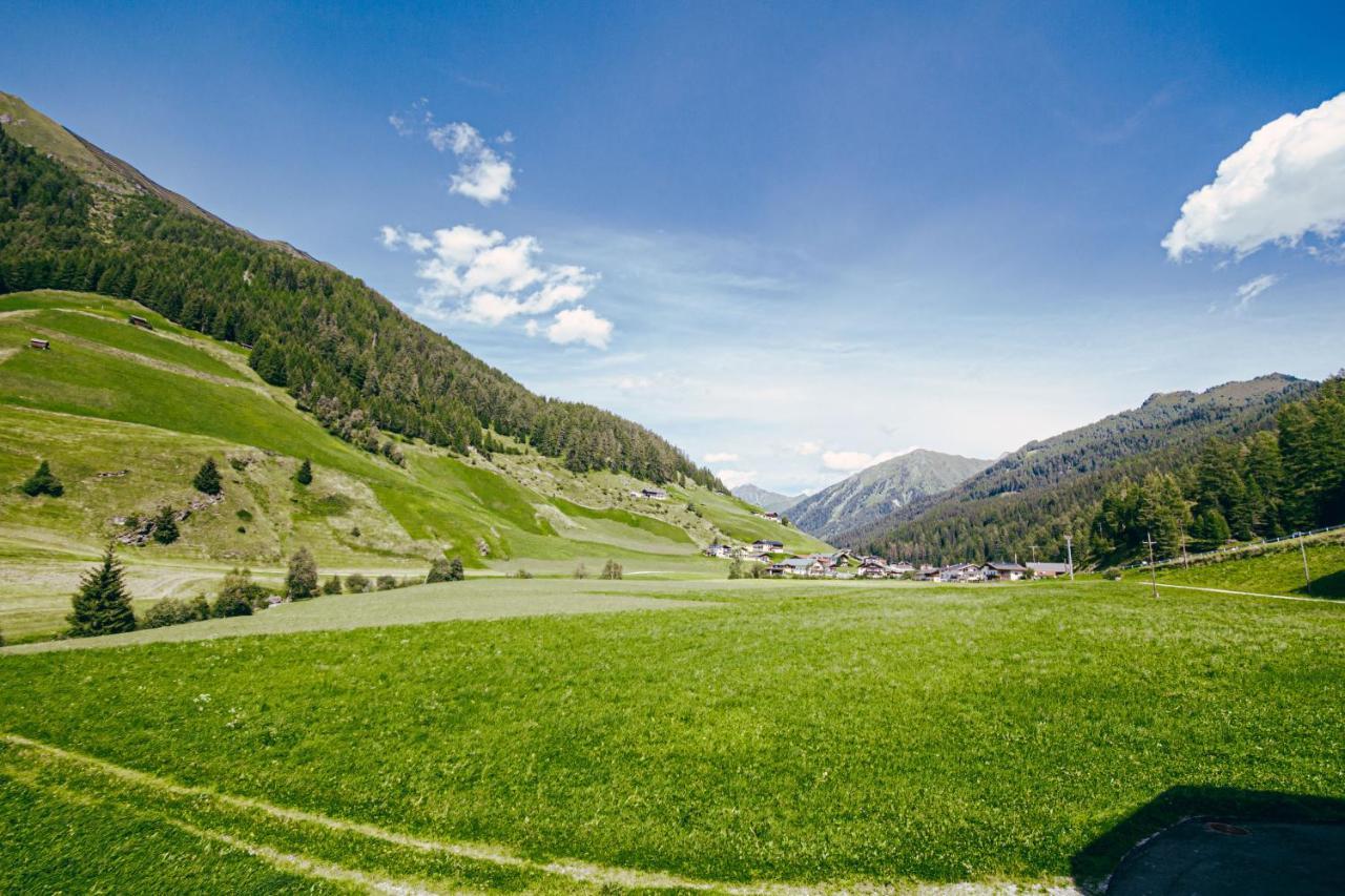 Nedererhof - Zimmer Enzian Mit Gemeinschaftskueche Schmirn Kültér fotó